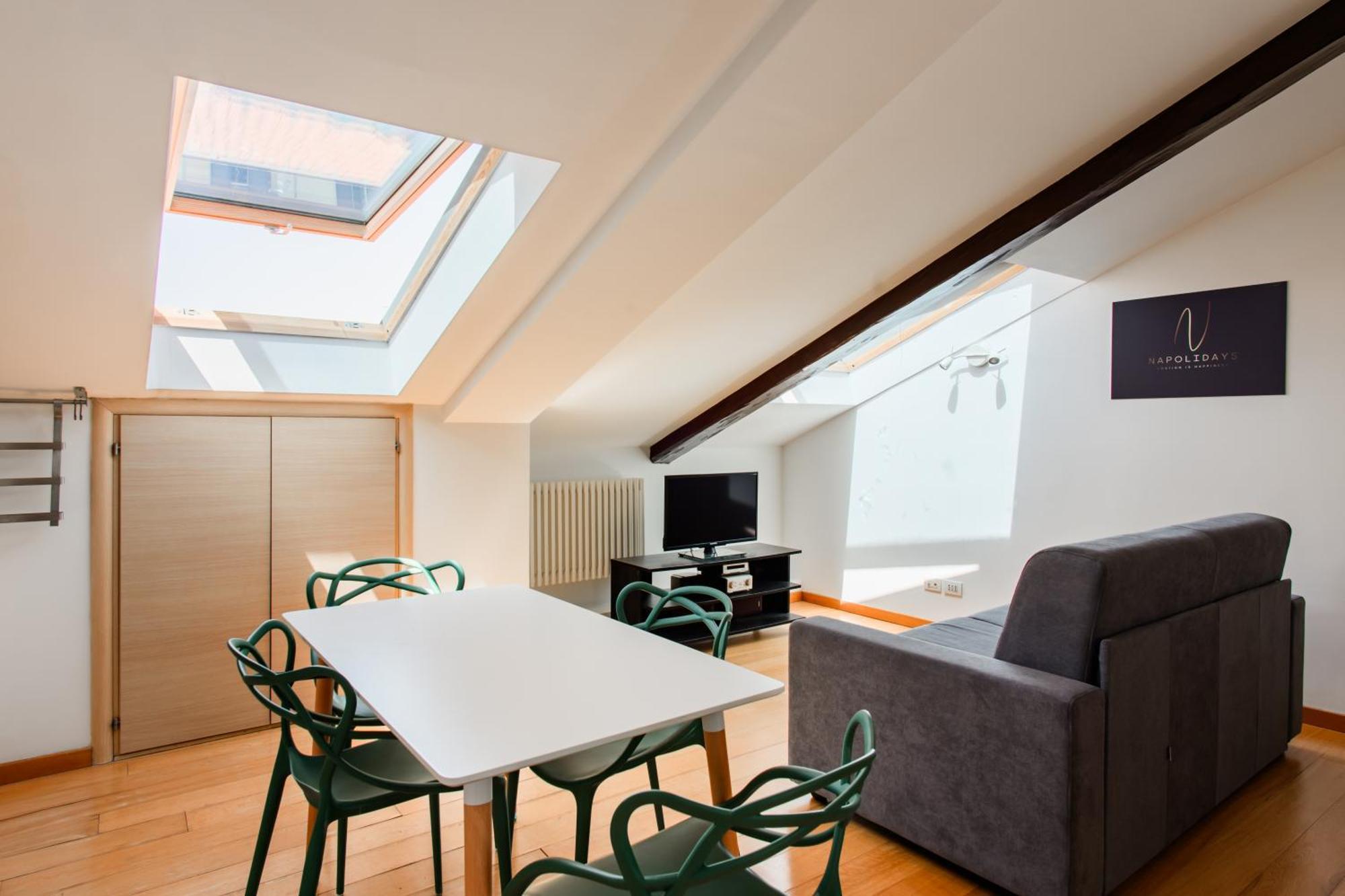 Apartment Napolidays Mansarda Garibaldi By Dimorra *